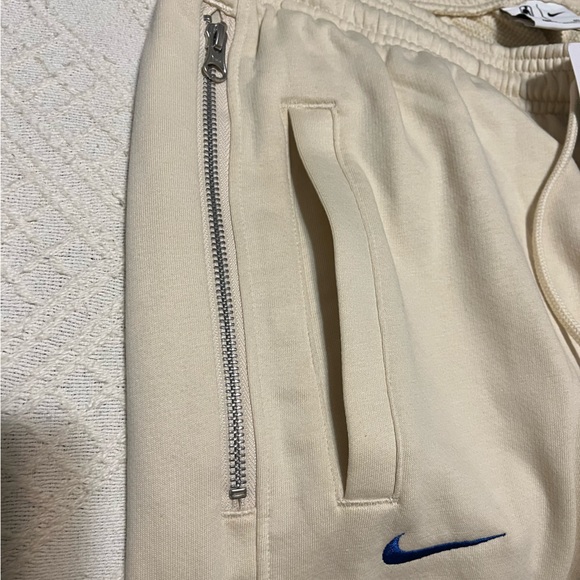 RARE Nike Dri-Fit Milwaukee Bucks Cream City Edition Joggers pants basketball - Picture 5 of 8